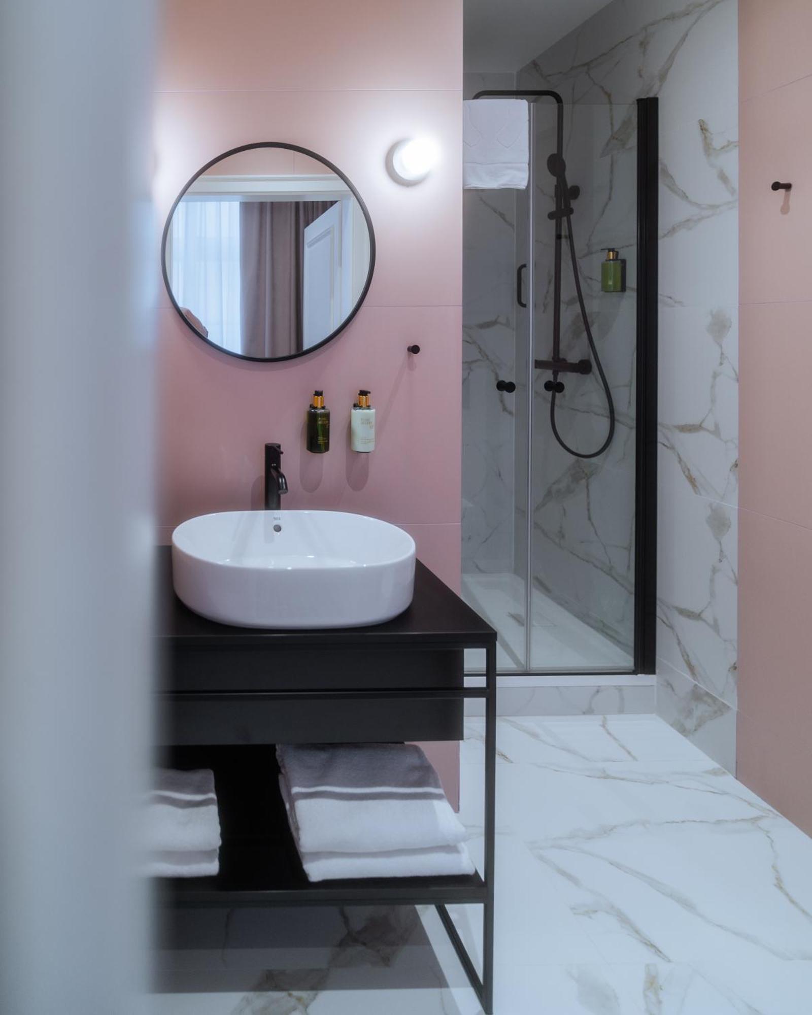 Hotel Pietryna Лодзь Экстерьер фото