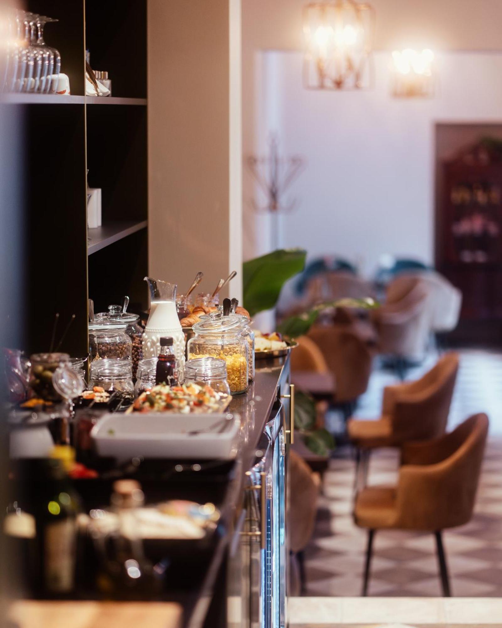 Hotel Pietryna Лодзь Экстерьер фото