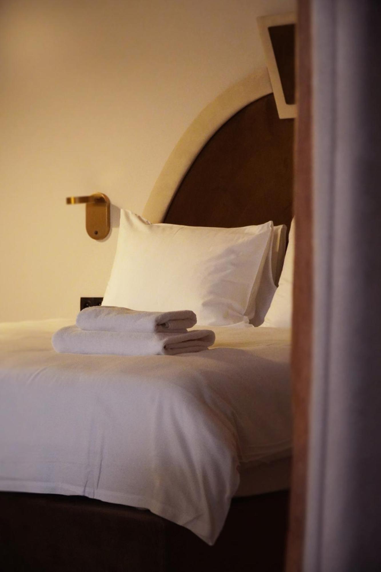 Hotel Pietryna Лодзь Экстерьер фото