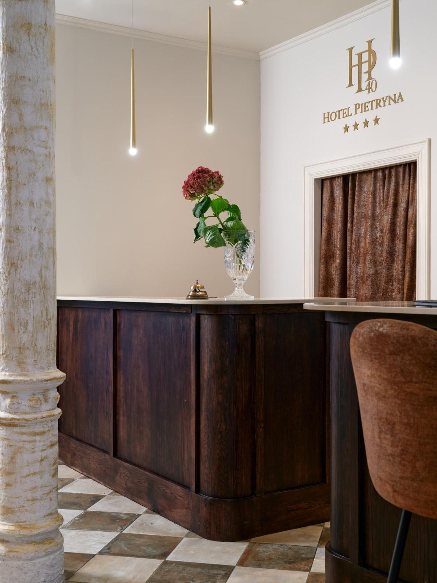 Hotel Pietryna Лодзь Экстерьер фото