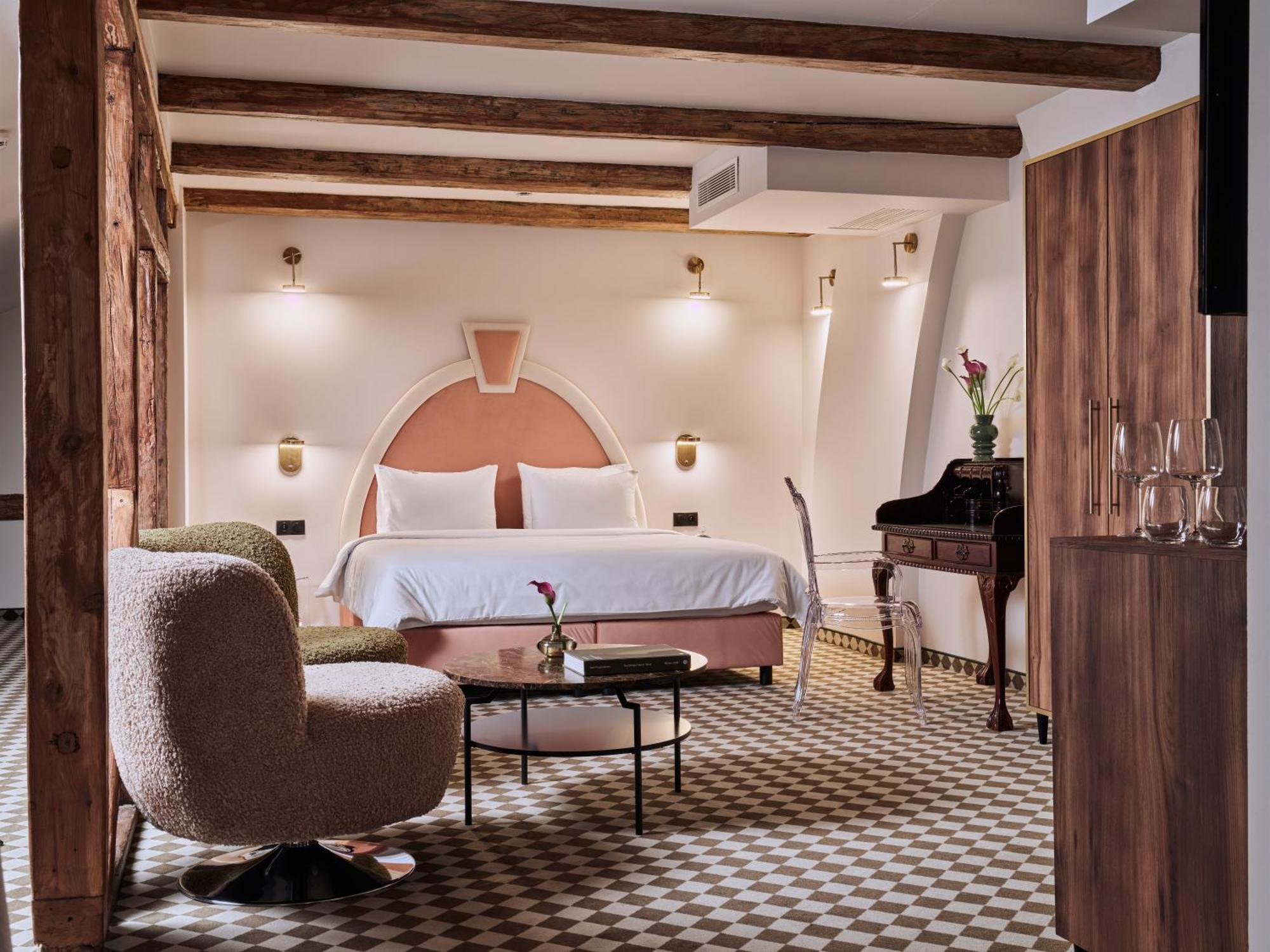 Hotel Pietryna Лодзь Экстерьер фото